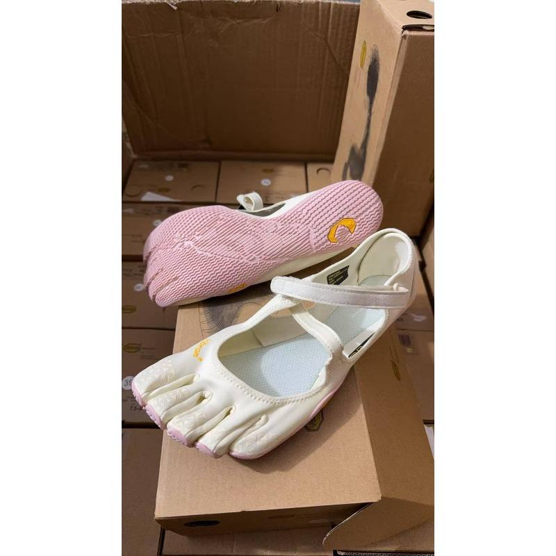 - Five-finger shoes ie Pilates indoor fitness yoga dance shoes split-toe shoes