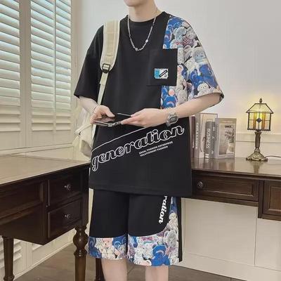 2024 Herren Sommer Kurzarm Anzüge: Trendiger Hongkong-Stil mit personalisierten Drucken, lockere Passform, jugendliche Fünf-Punkt-Ärmel.