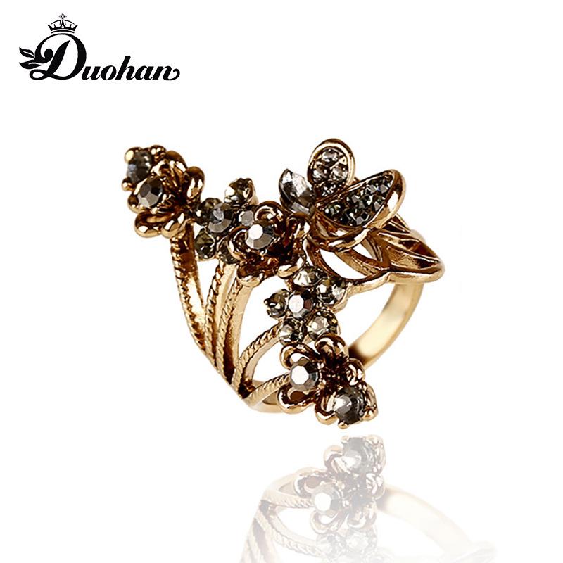 Exaggerated Retro Rhinestone Alloy Ring: European & American Women s Jewelry Size 9