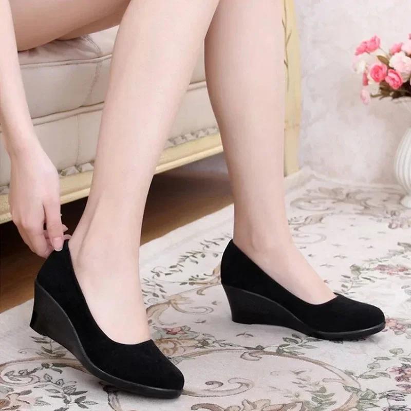 Fashion Women's Casual Shoes 2025 Spring and Autumn Edition Slope Heel Shallow Mouth Sleeve Foot Cloth Shoes Breathable Work Single Shoe
