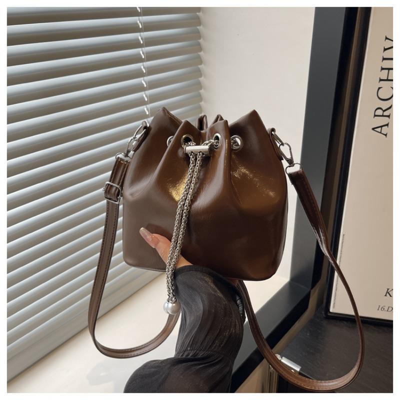

New casual chain fashionable solid color early autumn oil wax leather design texture crossbody shoulder bucket bag women