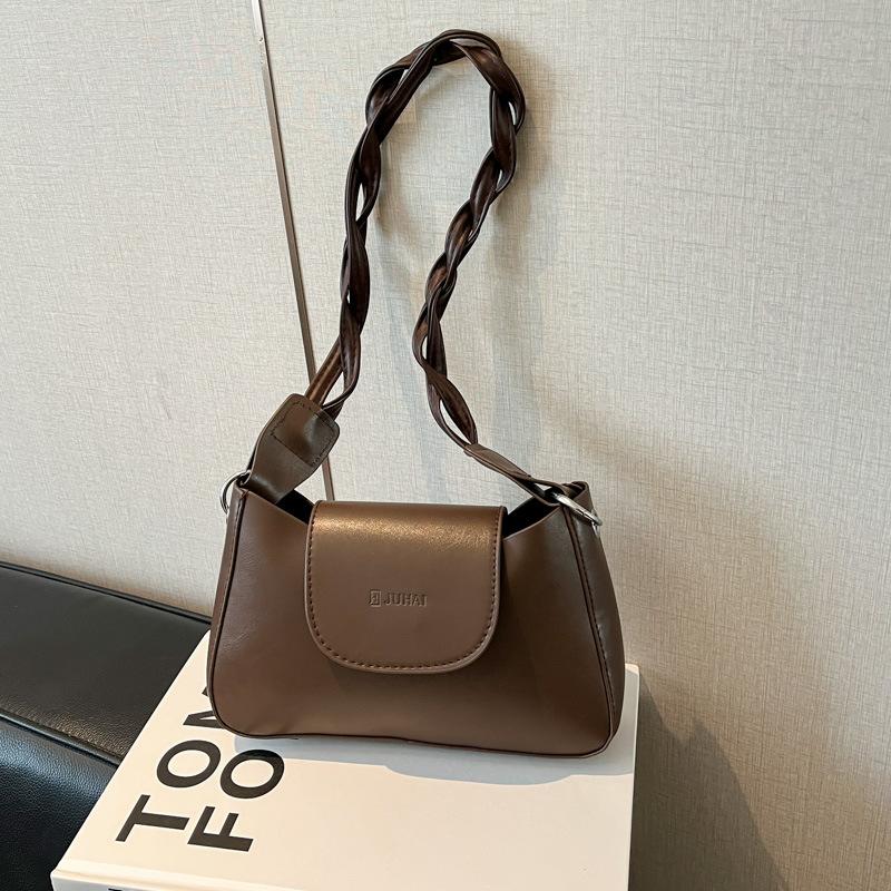 

Popular women s messenger high-end niche bag women s autumn and winter new trendy fashion single shoulder messenger small square bag