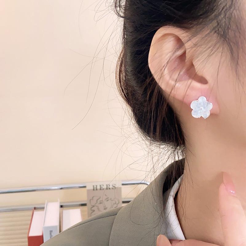 Silver needle ice crystal flower stud earrings new elegant versatile earrings niche light luxury high-end earrings women