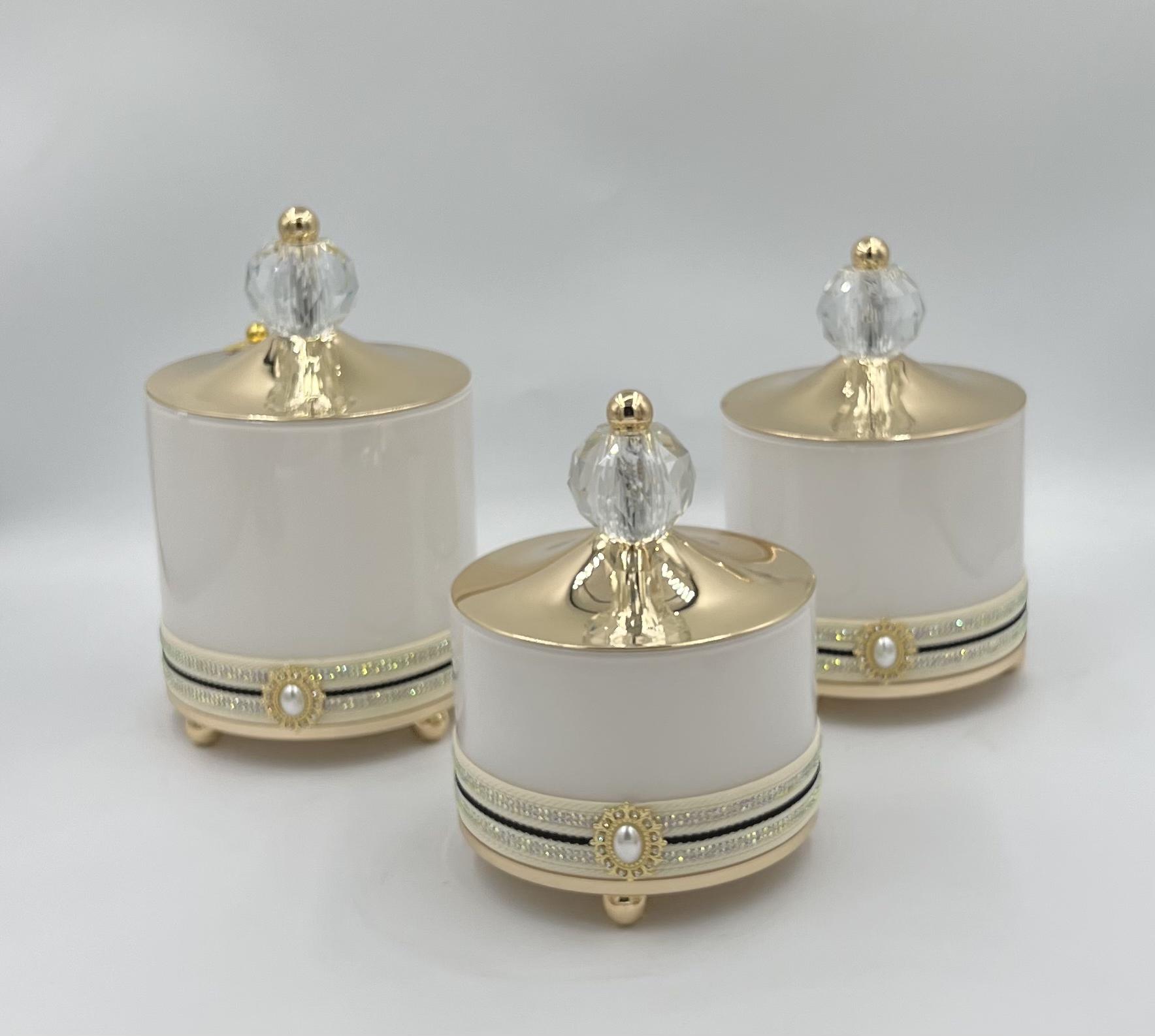 

Американский стиль Прозрачная стеклянная банка для конфет Металлическая декоративная банка Роскошная бутылка для ароматической свечи Интерьерная шкатулка для драгоценностей Художественное украшение Small-1 pcs