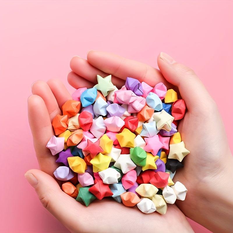 Balení 1030 listů hvězdičkového origami pro ručně vyráběné DIY origami pro štěstí, ideální pro kreativní ruční práce, barevnou dekoraci a výzdobu ložnice.