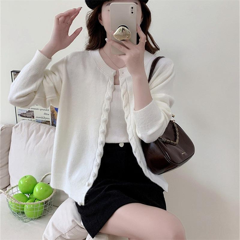 Autumn new solid color round neck single-breasted splicing long-sleeved knitted sweater women's fashion age-reducing top
