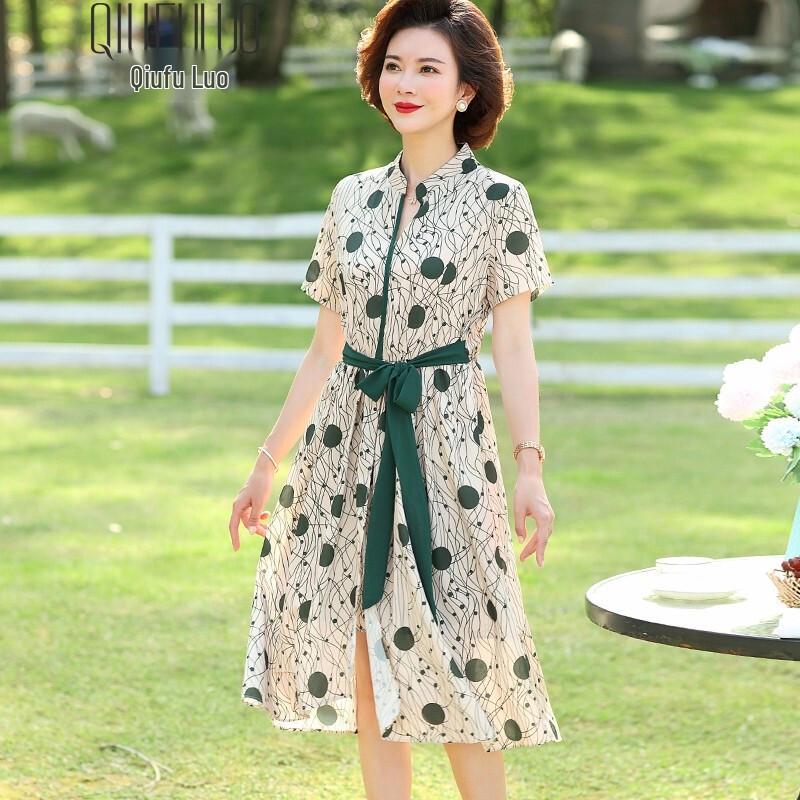 Robe d'été élégante à manches courtes et coupe évasée, à motif floral, pour femmes d'âge moyen