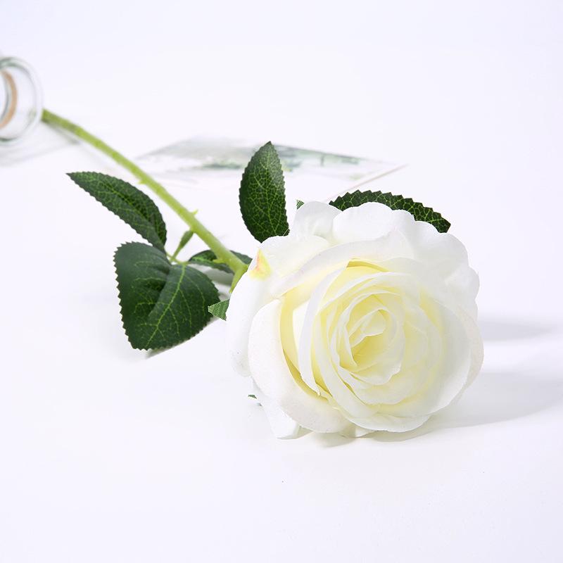 Luxury Silk Rose Arrangement for Valentine's Day - Elegant Artificial Flowers for Living Room Decor.