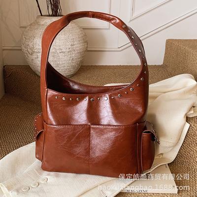 Retro Bag Women's Large Capacity 2025 New Autumn and Winter Leisure Shoulder Underarm Bag Texture Rivet Commuter Bucket Bag