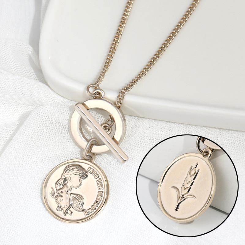 

Fashionable Unisex Princess Necklace With Beautiful Coin Pendant And Eyecatching Geometry