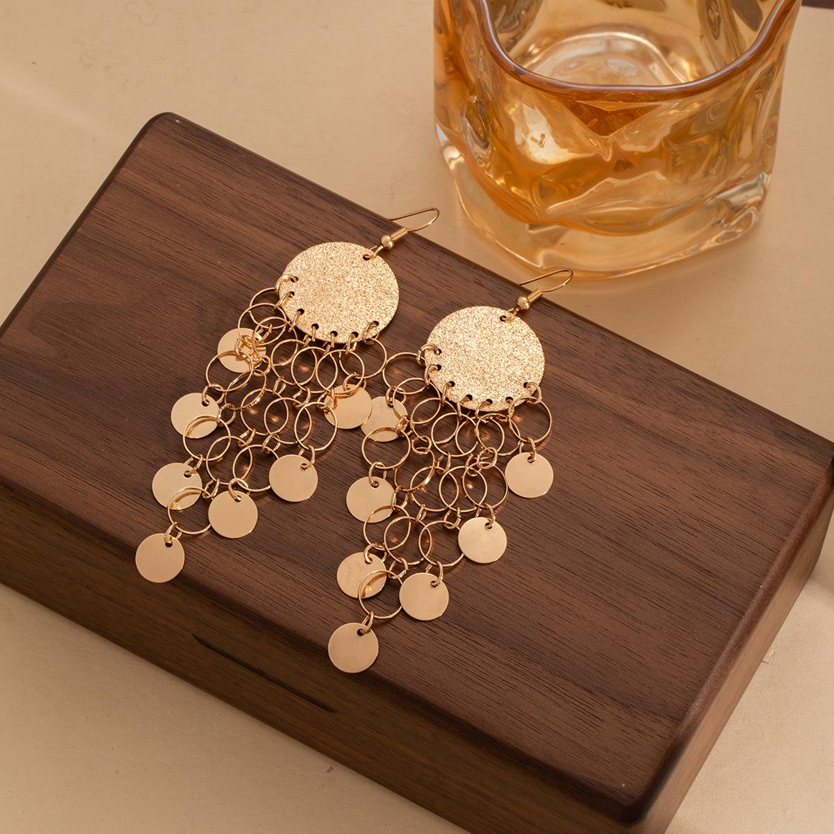 Серьги в стиле легкой роскоши с круглыми полыми кисточками из матовых пайеток