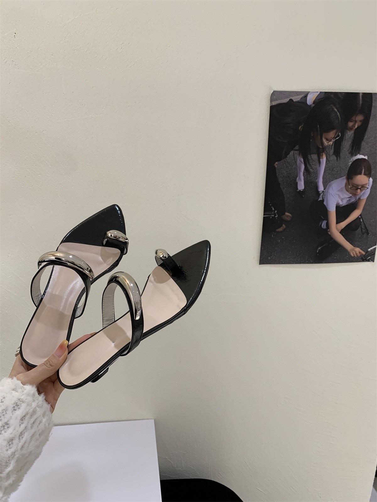 

Прохладный летний темперамент острый носок леопардовый принт ремешок закрытый носок прохладные тапочки женские 2025 новые праздничные пляжные сандалии 37 чёрный