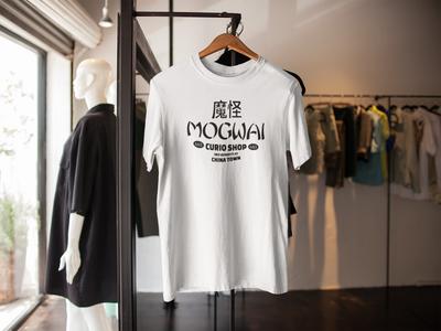 MOGWAI CURIO SHOP T-SHIRT ISPIRATA AI GREMLINS GIZMO FILM ANNI '80 ADULTI BAMBINI