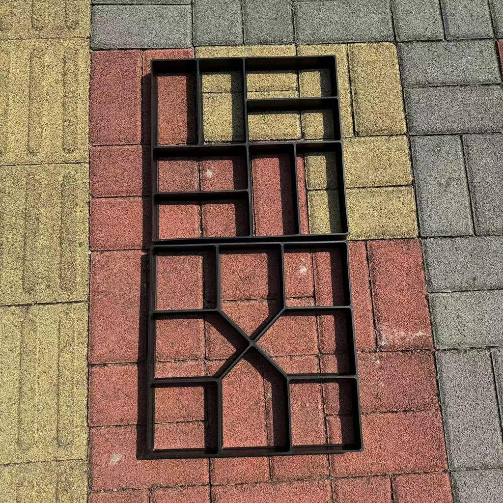 Reusable DIY Garden Stepping Stone Mold for Landscaping