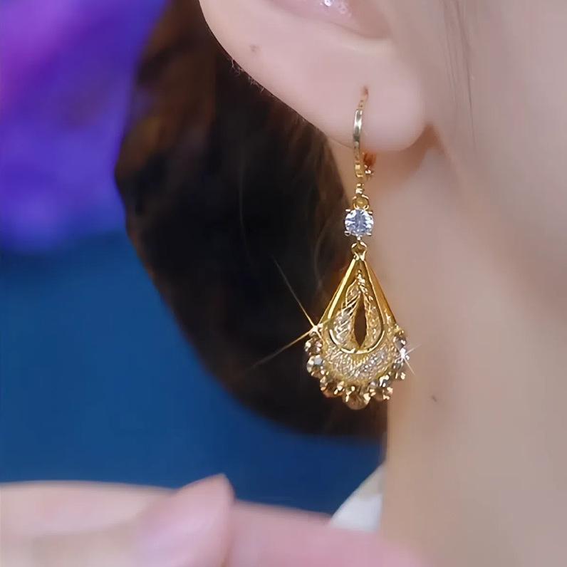 Gold Crystal Teardrop Ear Cuff Earrings: Coffee-Colored Mesh, Luxurious and Fashionable Dangles, Elegant Jewelry for Women.