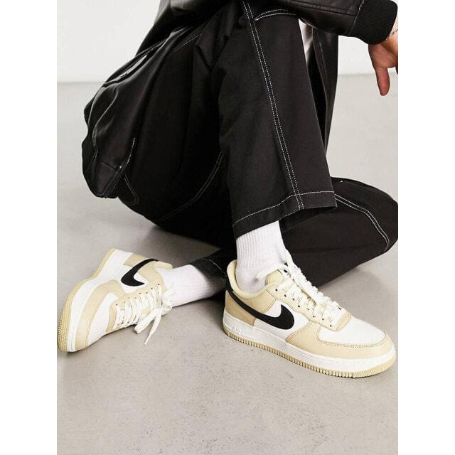 

Золотистые кроссовки Nike Air Force 1 07 LX