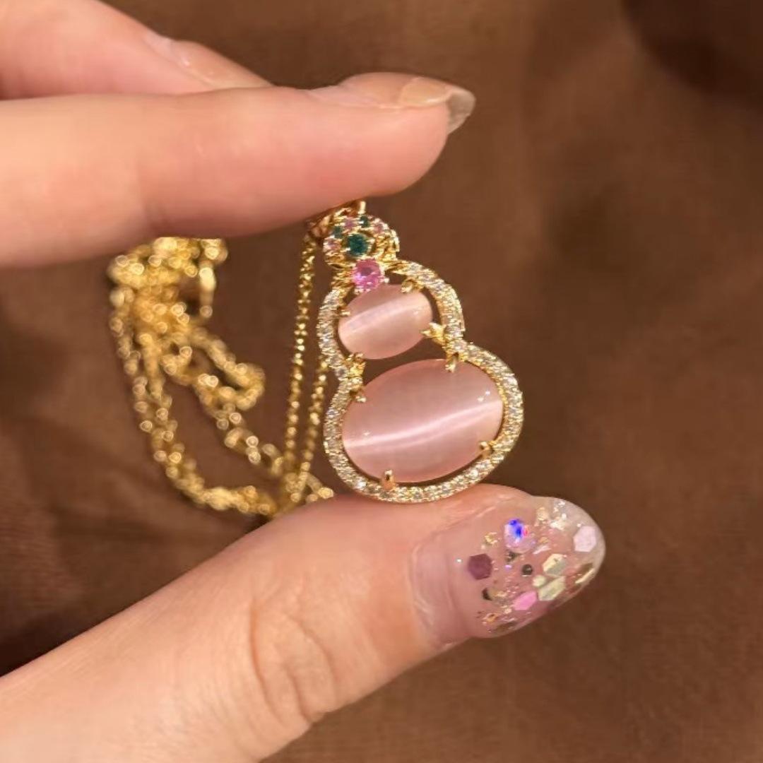 2026 Retro New Chinese Pink Chalcedony Gourd Necklace Inlaid with Zircon Versatile Elegant Luxury Design Niche Collarbone Chain 45CM