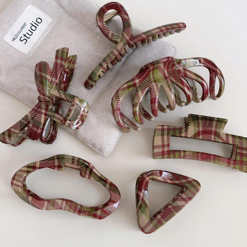 Plaid Shark Hair Clip: High-End Updo Accessory In Brown, Red, and Green - Perfect for Christmas Style