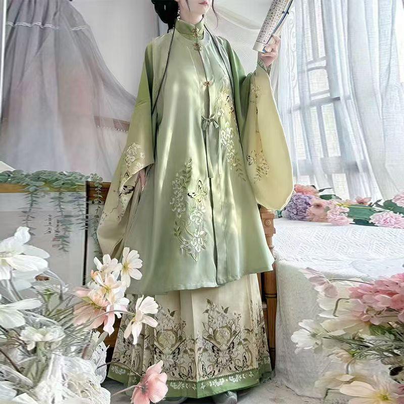 Ming Dynasty Style Hanfu Set Women: Stand Collar Top Vest Cloud Shoulder Horse-Face Skirt Winter