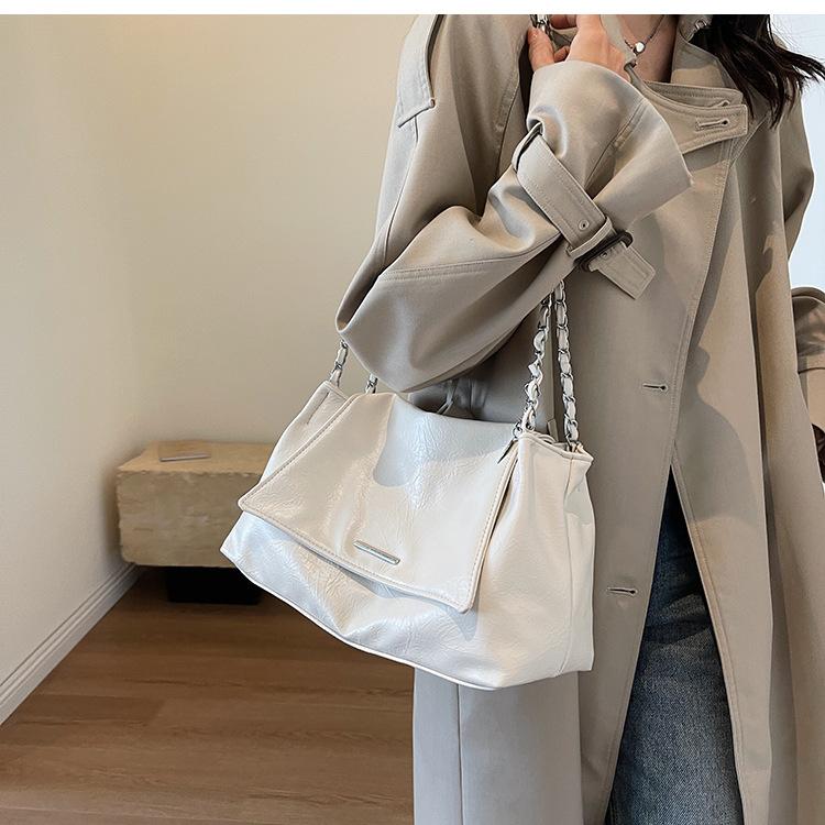 Casual Soft Surface Large Capacity Bag Women 2024 New Popular All-Match Chain Messenger Bag Popular Silver Shoulder Bag Handbag