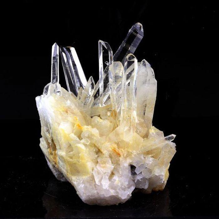 Pierres et Minéraux. Quartz. 269.5 ct. Allevard, Isère, France.