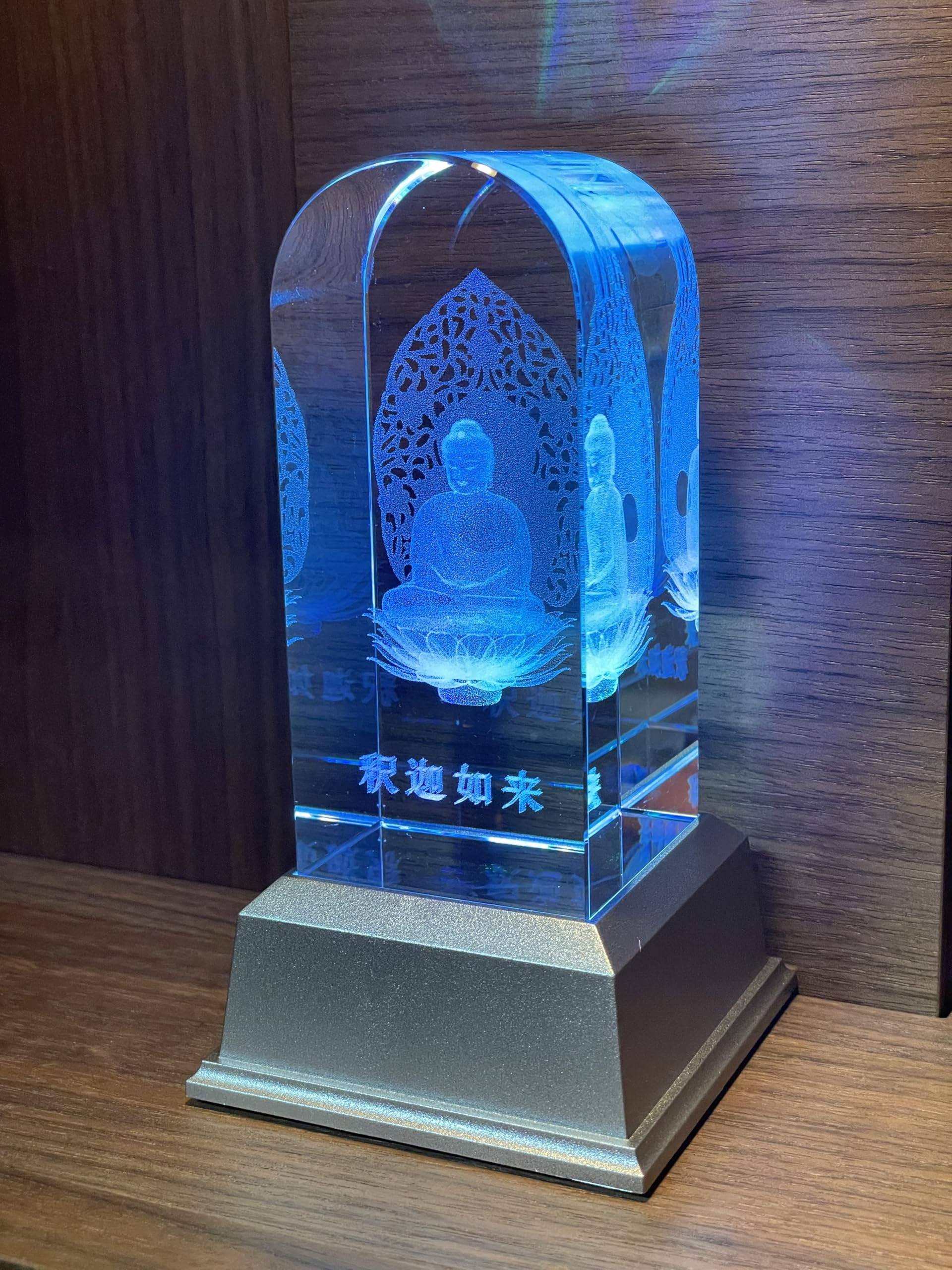 

[Fujii Butsudan, established in 1859] Shaka Nyorai Crystal Buddha Statue with LED Light and Base Perfect for memorials, Buddhist altars, Buddhist