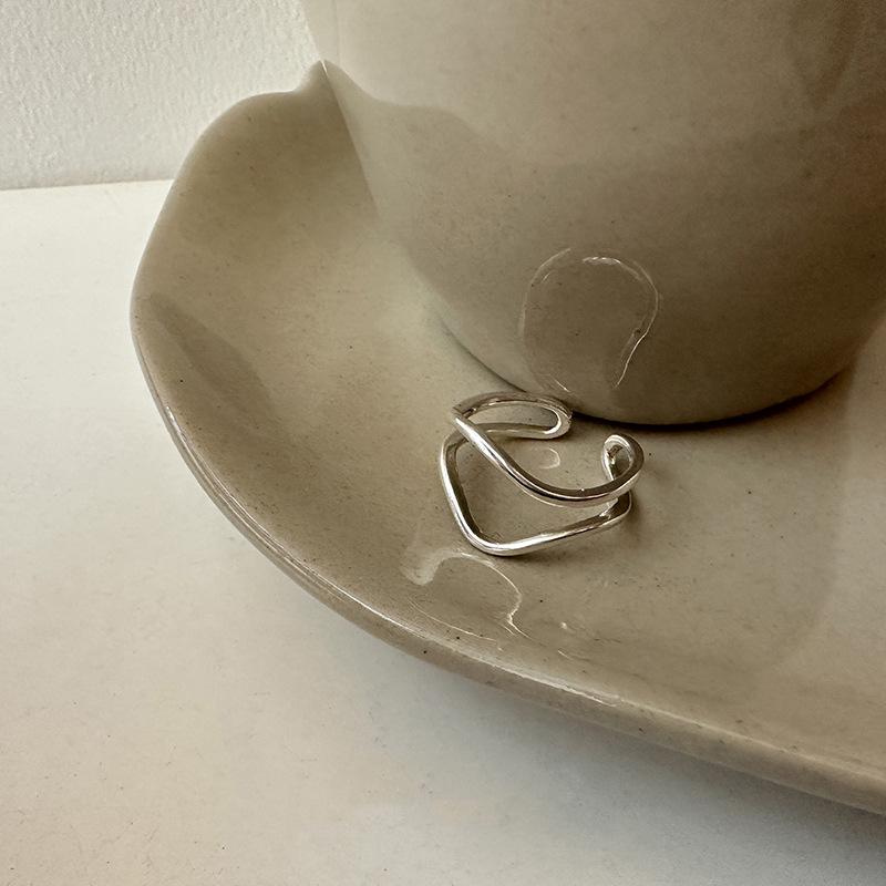 

Contemporary Minimalist Whale Ring Unique Copper Design Perfect For Casual Outfits J3386