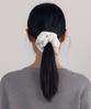 38Comeoncommon Wrinkle Velvet Scrunchie (White)