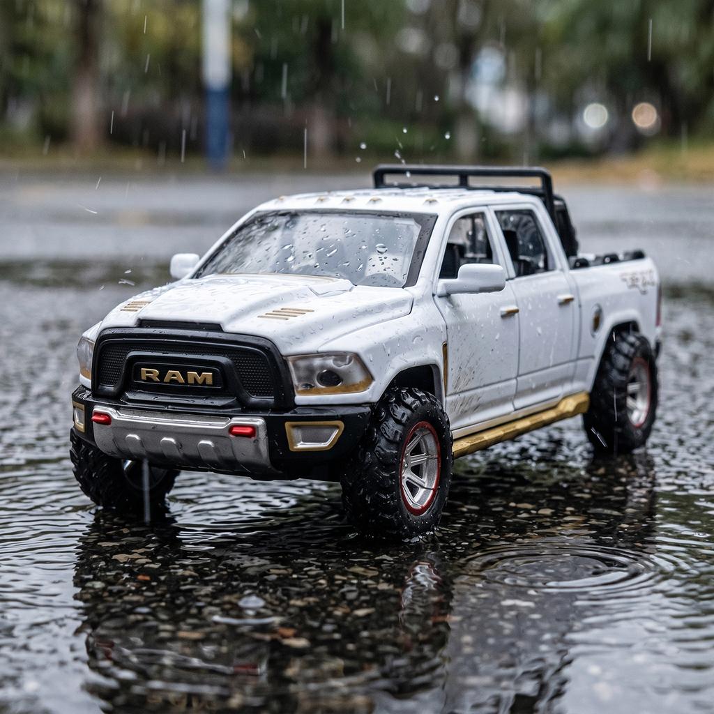 1:32 Dodge Ram Trx Off Road Modified Pickup Truck Alloy Model Metal Diecast Car Desktop Display Collectible Ornament Holiday Toy