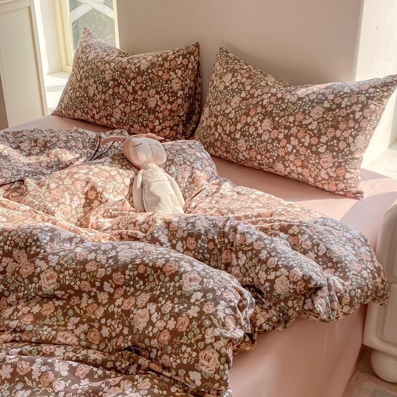 Class A Small Floral Cloud-like Cotton Bedding Set - Includes Duvet Cover, Sheet, Bed Skirt (3 pcs)