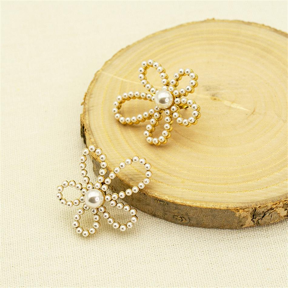 White Pearl Hollow Big Flower Stud Earrings for Women Jewelry Boucles D'oreilles Pendientes Valentine's Day Girl Gift