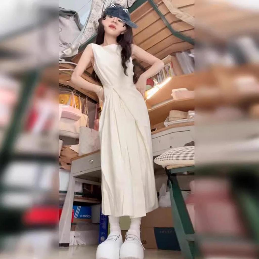 Petite Women's Sleeveless French Bellflower Dress