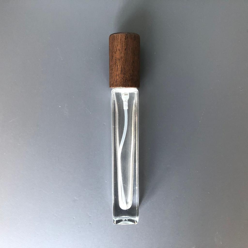 10/15ml Premium Glass Perfume Spray with Walnut Beech Cap, Portable Refillable Travel Atomizer for Cosmetics