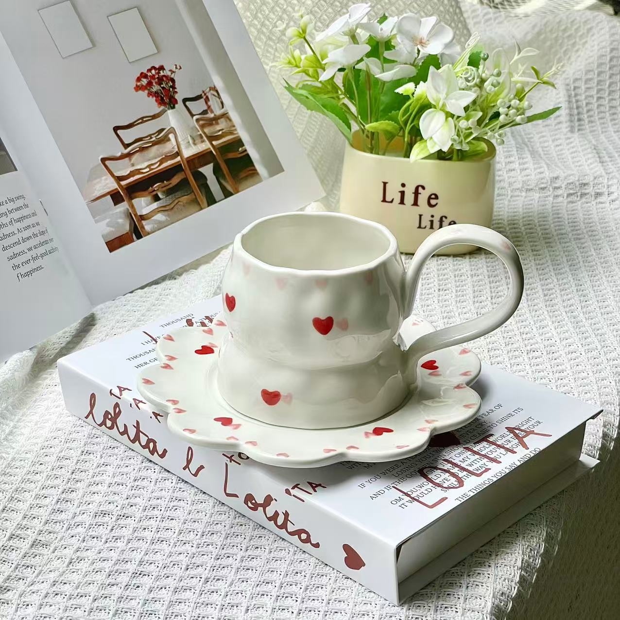 Creative red love irregular ceramic coffee cup and saucer set ins wind couple good-looking afternoon tea cup Coffee cup saucer