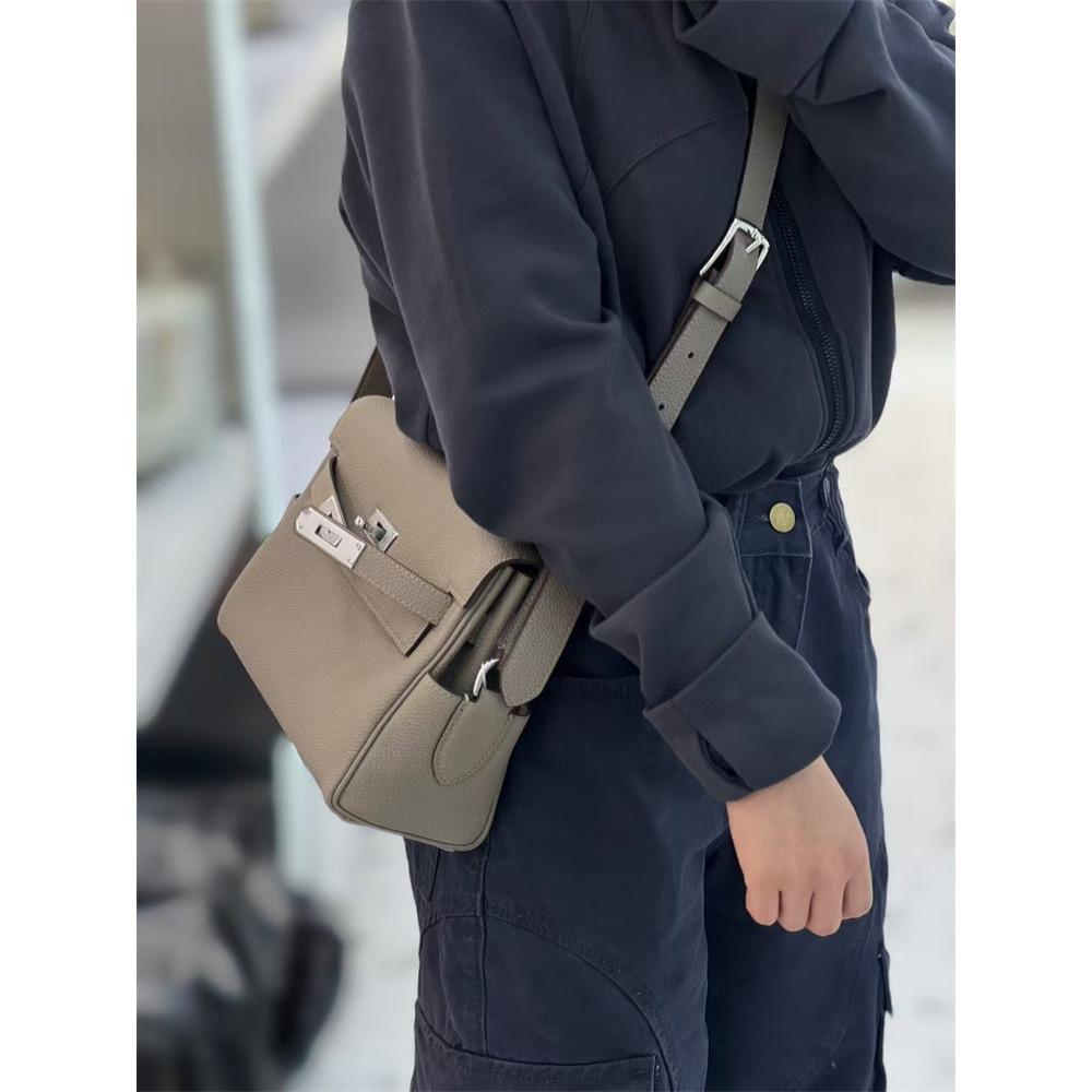 The first layer of cowhide TOGO cowhide KL bag women's versatile retro mailman bag spring senior feeling shoulder messenger bag