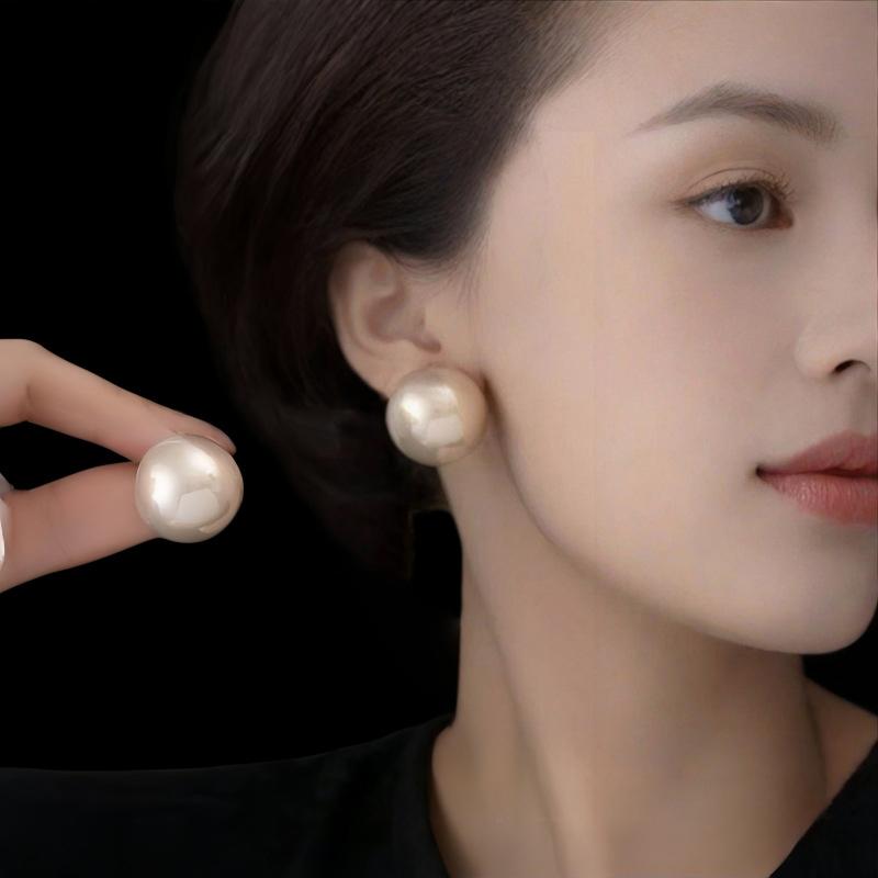 1 Pairs Versatile Imitation Pearl Earrings Minimalist Design Vintage Red Half Circle Earrings Elegant Classic Stud Earrings