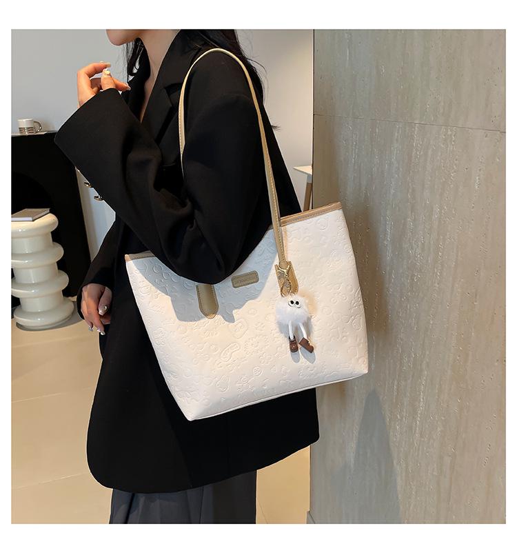 Autumn 2024 Fashionable Embossed Korean Style Shoulder Tote Bag