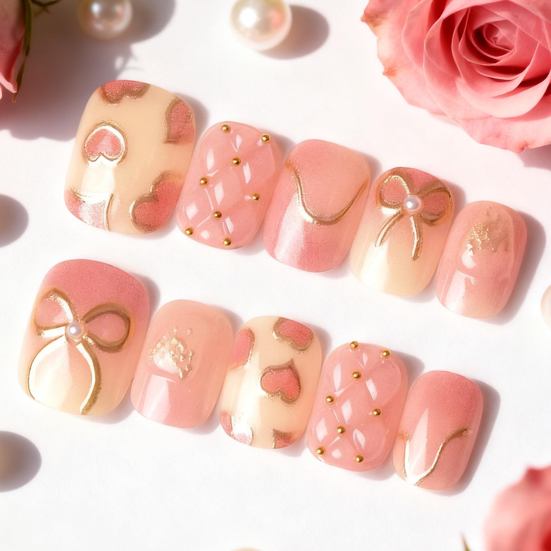 30-Piece Cute Gold Foil Bow Heart Almond Short Nail Art Tips