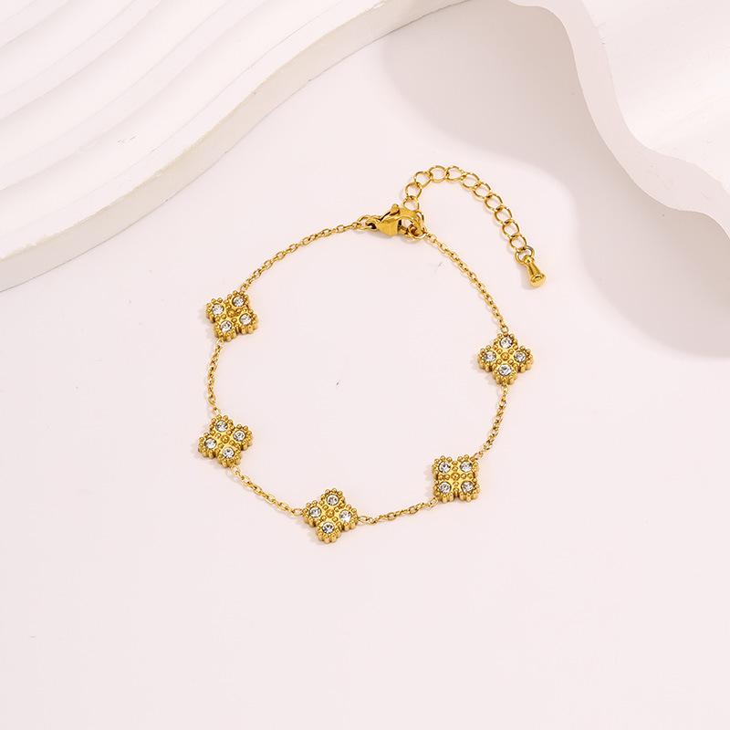 European and American Zircon Bracelet Light Luxury Niche Girls High Value Ing Wind Titanium Steel Butterfly Bracelet Does Not Fade