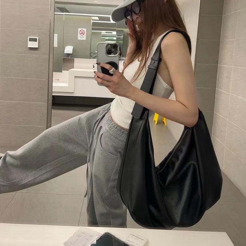 

ins blogger with fashionable large-capacity black dumpling bag women s retro high-end casual shoulder messenger bag tide standard