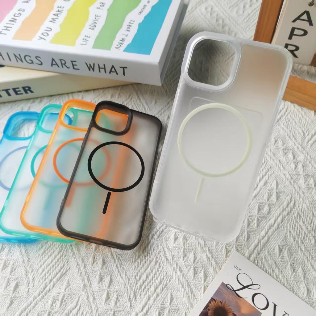 Frosted fine magnetic strip mobile phone case is suitable for Apple 16promax protective case iPhone13/14/15 anti-drop.