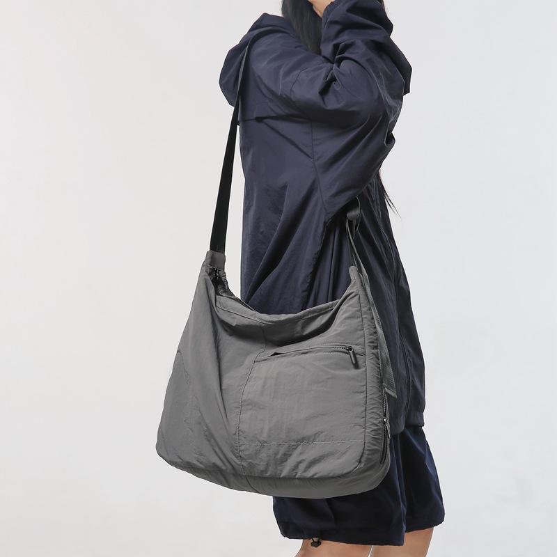 Japanese Casual Messenger Nylon Bag Women's 2025 New Simple Large-capacity Shoulder Bag Niche Design Commuter Bag