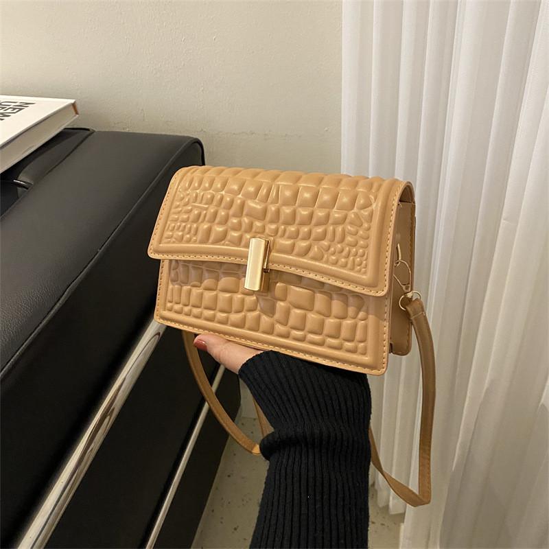 Chic White Retro Square Bag For Women Ideal For Fashionable Street Style And Casual Wear