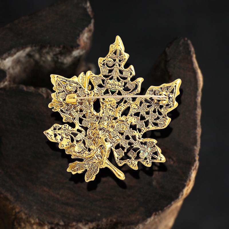 Drip Maple Leaf Brooch Fashion Enamel Leaf Pin Personality Plant Cat's Eye Brooch Women's Retro Clothing Accessories
