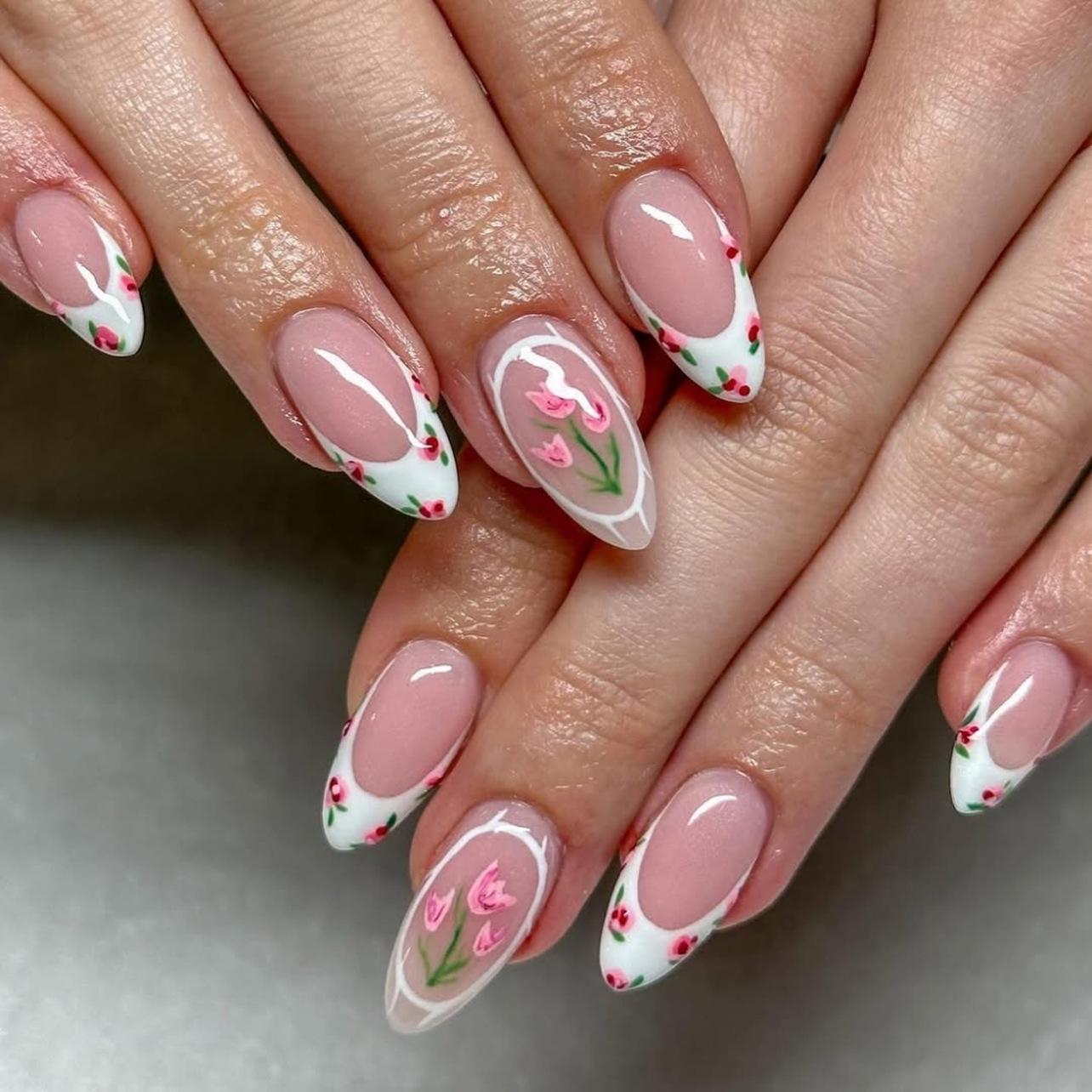 French White Tulip Flower Short Almond Detachable False Nails
