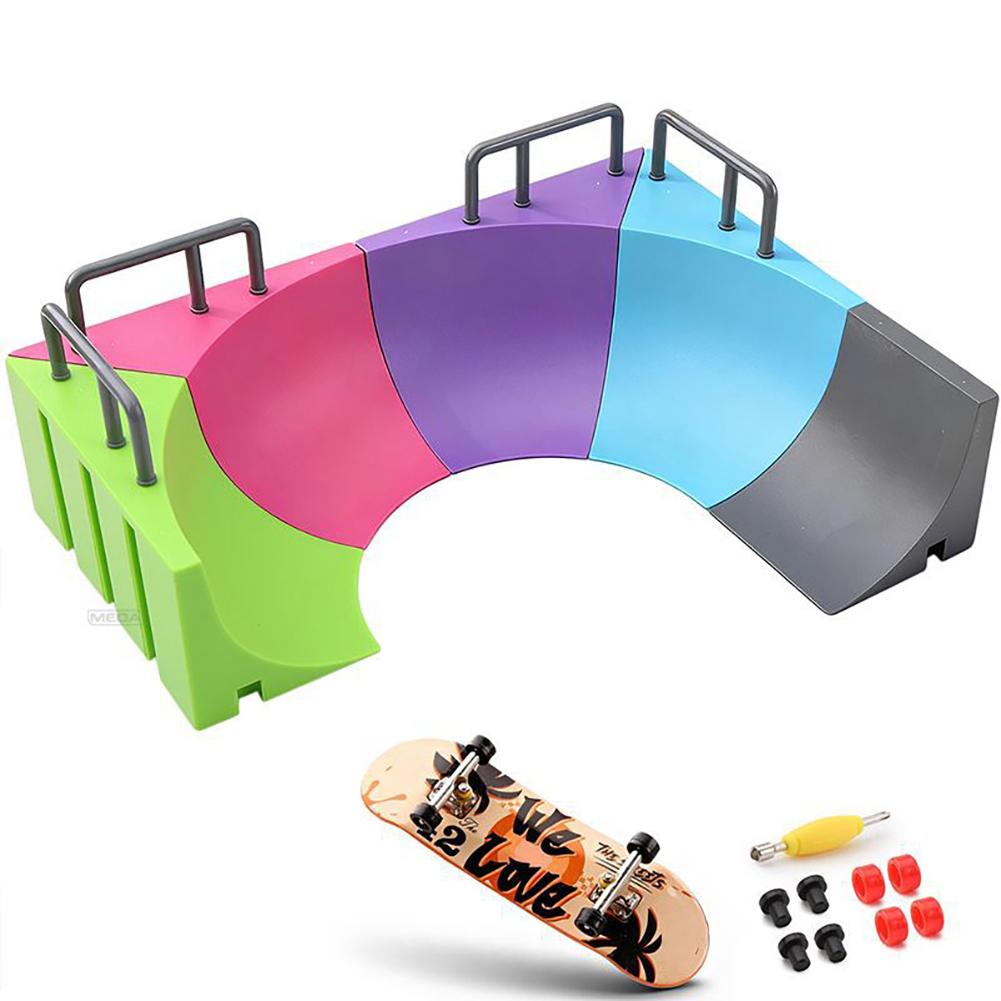 

Multi-terrain Skatepark Ramp Finger Skateboard Park Set Obstacle Portable Practice Set Professional Fun Game Kid Toys for Boys Teens Set 1