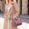 Einfarbige Damen Crossbody-Tasche mit geripptem Panel und Nieten-Details Elegante Kunstleder-Umhängetasche für den täglichen Gebrauch