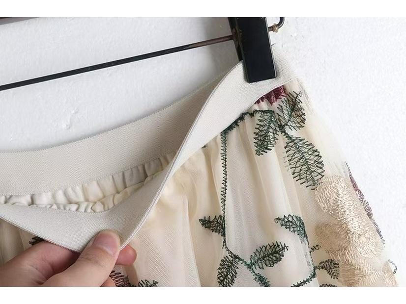 Women's French Retro Floral Embroidery A-Line Mesh Skirt for Spring/Summer
