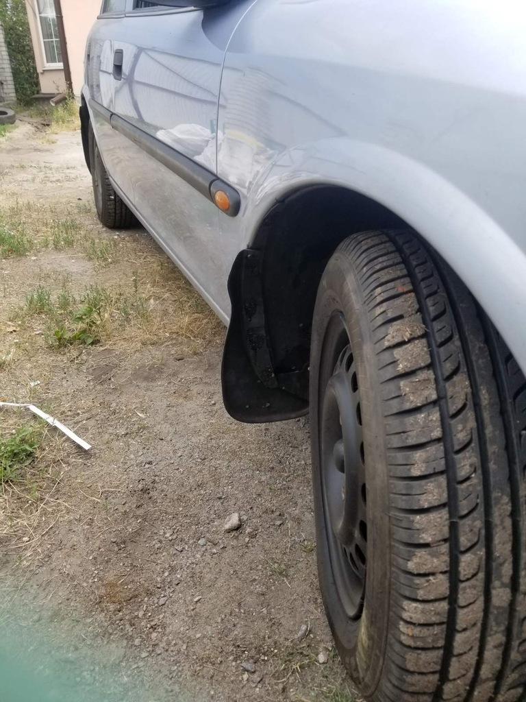 Premium Front Mudguards (1995-1999, 2 Pieces) for Opel Vectra B