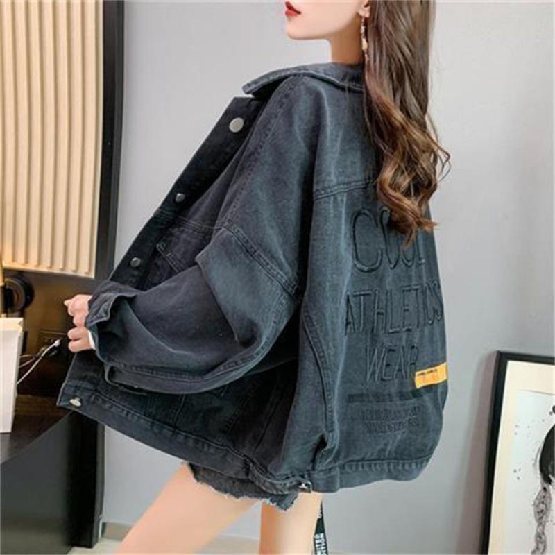 

Stylish Loose-Fit Denim Jacket with Embroidered Letters, Perfect for Spring and Autumn. M чорний